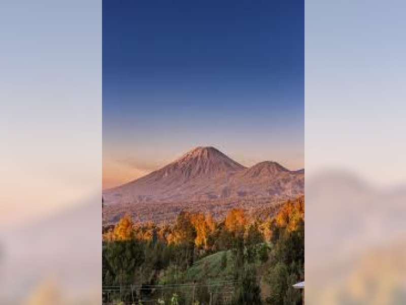 Jalur Pendakian Gunung Semeru Kembali Dibuka, Namun ada Batas Kuota Harian
