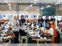 Momen Akrab Wabup Bojonegoro Jajal Melinting Tembakau Bareng Buruh di Baureno