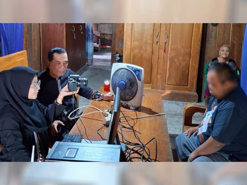 Disdukcapil Bojonegoro Rekam KTP-el Penyandang Disabilitas di Sekar