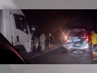 3 Kendaraan Terlibat Kecelakaan Lalu Lintas Beruntun di Kalitidu, Bojonegoro