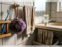 Awas Jadi Sarang Bakteri, Segera Buang Barang Ini dari Kamar Mandi Anda