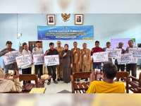 Ekspresi Bahagia Petani Bojonegoro Terima Bantuan Mesin Penunjang Produksi Pertanian