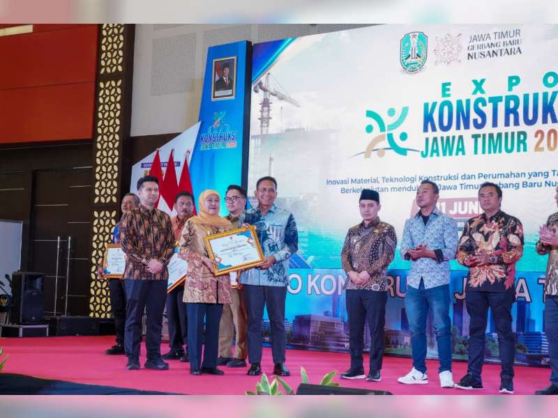 Komitmen Anggaran RTLH Tinggi, Kabupaten Bojonegoro Raih Penghargaan Terbaik Kedua dari Gubernur Jawa Timur