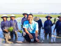 Bupati Bojonegoro Medhayoh di Gayam, Dorong Diversifikasi Pertanian dan Evaluasi Program Gayatri