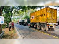 Hendak Menyalip, Truk Kontainer Tabrak Truk Trailer di Margomulyo, Bojonegoro