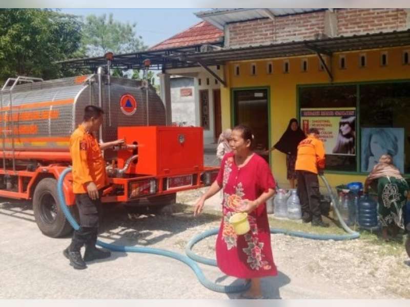 Atasi Dampak Kemarau, BPBD Bojonegoro Mulai Intensif Salurkan Air Bersih ke Sejumlah Wilayah