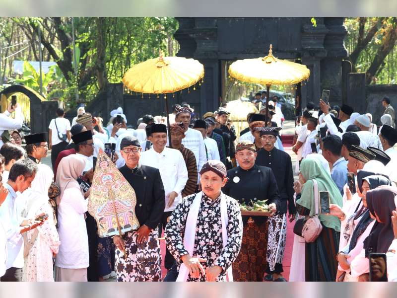 Khidmat, Ratusan Warga Ikuti Ruwatan Murwakala 2026 di Kayangan Api Bojonegoro