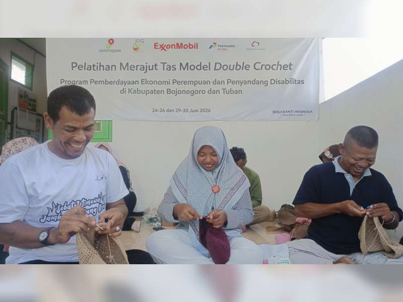 Difabel Bojonegoro Pasok Ratusan Komponen Tas Rajut untuk Industri Nasional