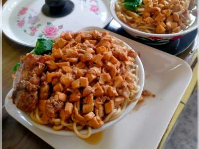 Mie Ayam Brutal Rahayu di Jalan Pemuda Bojonegoro,  Kuliner dengan Banyak Pilihan Menu