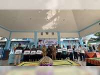 Pemkab Bojonegoro Serahkan Bantuan Gerobak Baru Bagi Para Pedagang Serabi