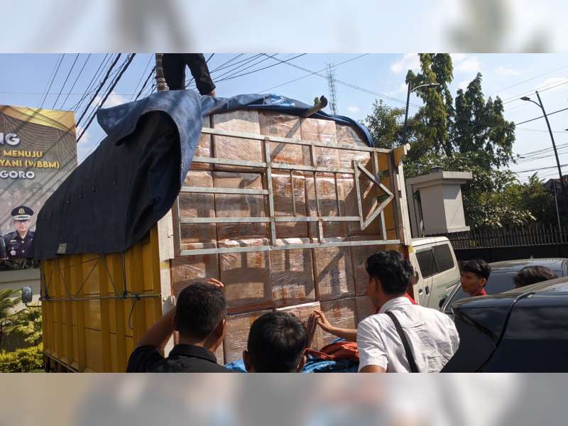 Kejari Bojonegoro Terima Tahap II Kasus Dugaan Peredaran Rokok Ilegal