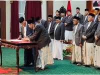 Pengurus MUI Jawa Timur Resmi Dikukuhkan, Fokus Dakwah Digital dan Kesehatan Mental Masyarakat