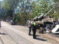 Truk Molen Tak Kuat Menanjak di Kedewan Bojonegoro, Sopir Meninggal Dunia Tergencet