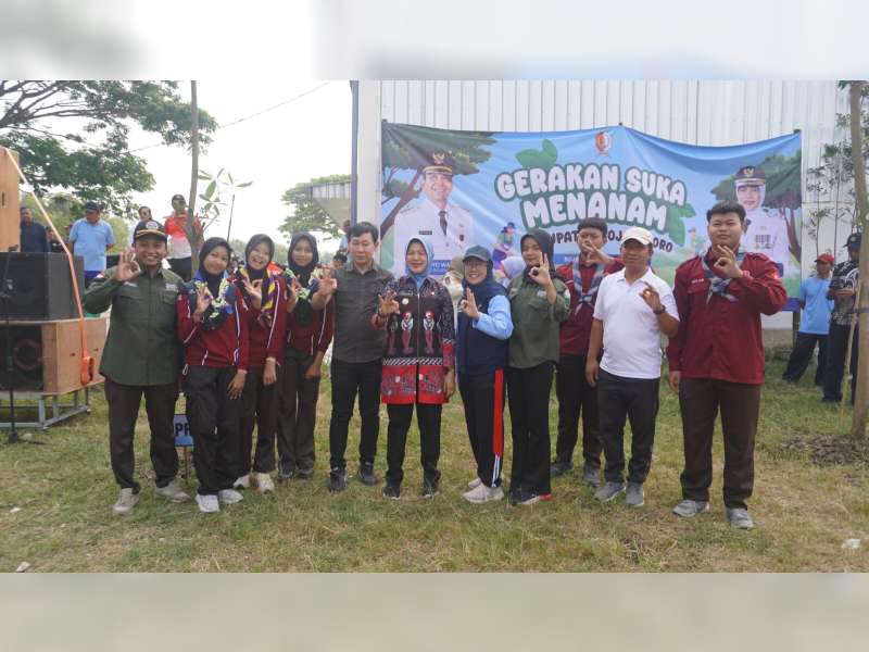 Tekan Angka Kekeringan dan Perluas Ruang Hijau, Pemkab Bojonegoro Gelar Aksi Suka Menanam di Sukosewu
