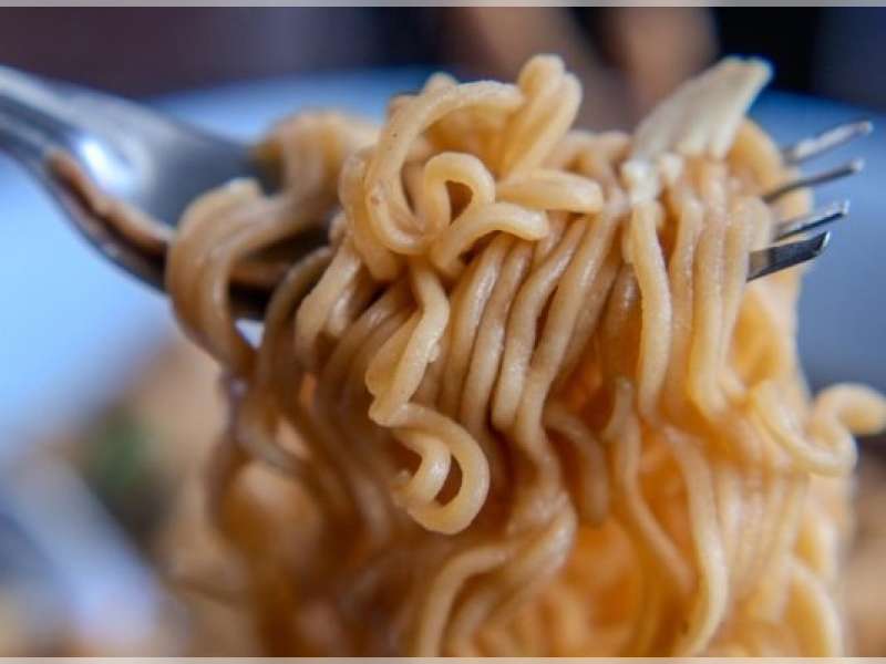 Bahaya Konsumsi Mi Instan Berlebih: Tinggi Natrium dan Berpotensi Picu Hipertensi