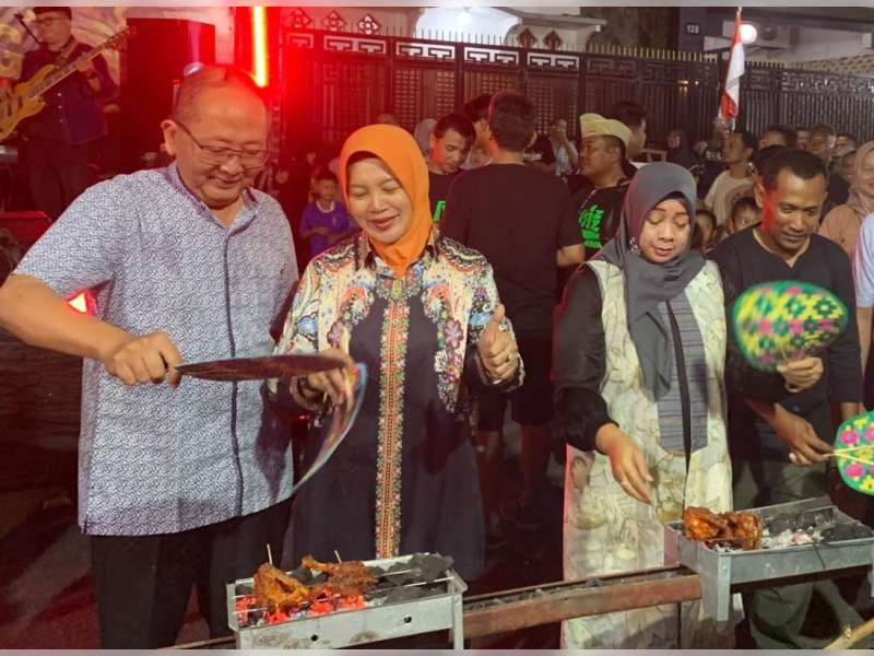 Ribuan Warga Meriahkan Malam Festival Ayam Panggang Ledok Kulon