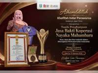 Gubernur Khofifah Terima Penghargaan Nayaka Mahambara, Jatim Pelopor Koperasi Sehat