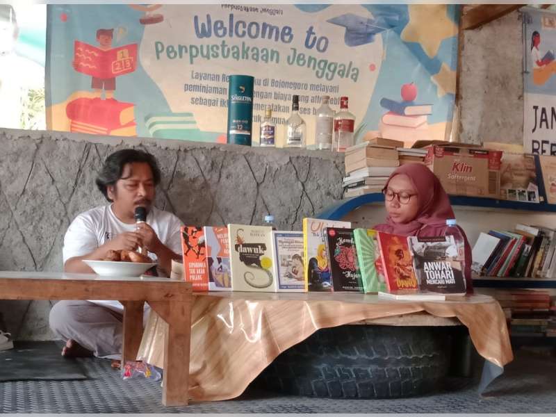 Gramedia Bojonegoro dan Perpus Jenggala Hadirkan Penulis Mahfud Ikhwan, Bagikan Pengalaman Berkarya