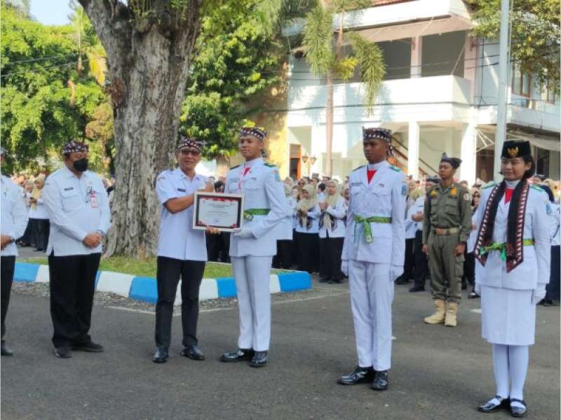Tiga Siswa Bojonegoro Terima Penghargaan dari Bupati Usai Lolos Paskibraka Nasional dan Provinsi