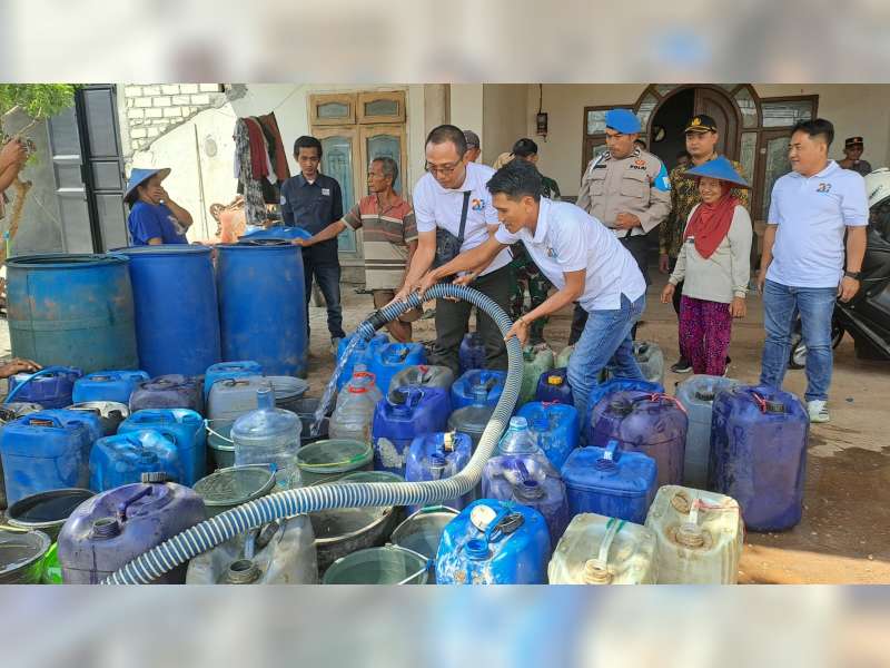 Peringati HUT ke-28, IJTI Pantura Raya Bersama TNI-Polri Salurkan 30 Ribu Liter Air Bersih di Tuban