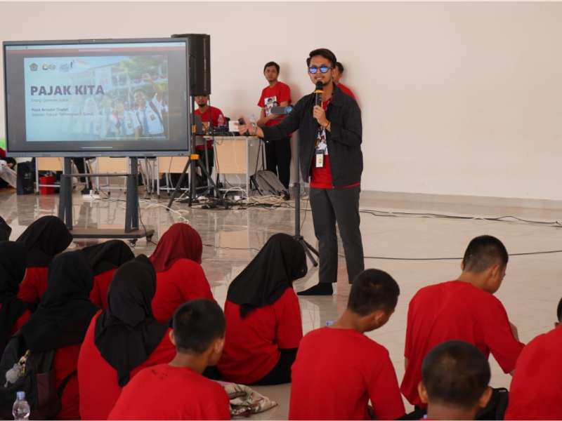 Tanamkan Kesadaran Pajak Sejak Dini, KPP Madya dan Pratama Gresik Gelar Sosialisasi di Sekolah Rakyat Terintegrasi 1
