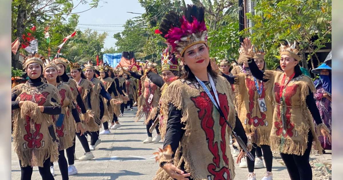 Karnaval HUT Kemerdekaan RI Desa Wadang, Ngasem, Bojonegoro Tampilkan Keragaman Budaya