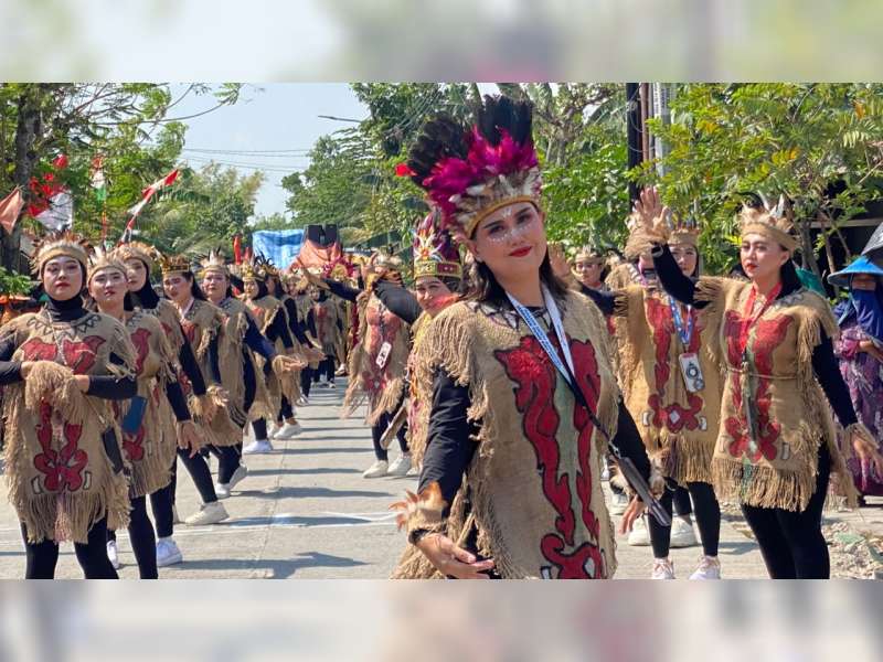 Karnaval HUT Kemerdekaan RI Desa Wadang, Ngasem, Bojonegoro Tampilkan Keragaman Budaya