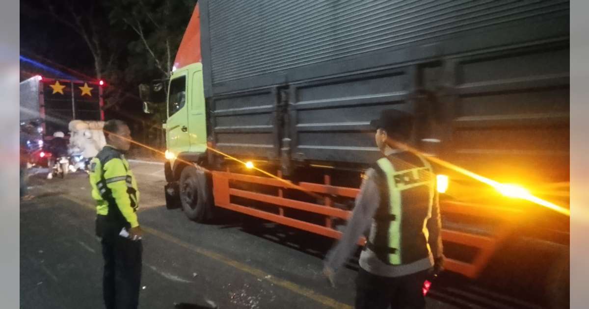Jatuh dan Terlindas Truk, Pemotor di Kapas, Bojonegoro Luka Berat