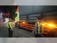 Jatuh dan Terlindas Truk, Pemotor di Kapas, Bojonegoro Luka Berat