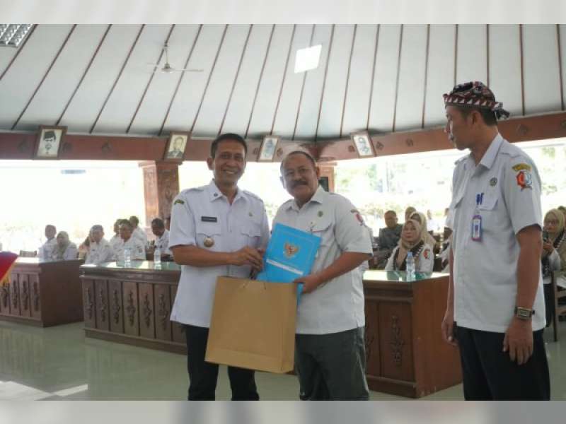 Ajak 76 ASN Purnatugas Bojonegoro Terima SK Pensiun