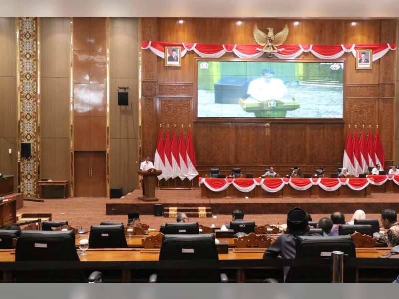 Sampaikan Nota Penjelasan 5 Raperda di DPRD, Bupati Setyo Wahono Minta RPIK Dorong Transformasi Ekonomi Non-Migas