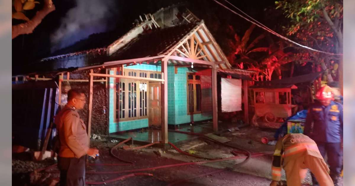 Kebakaran di Dander, Bojonegoro, 2 Orang Alami Luka Bakar