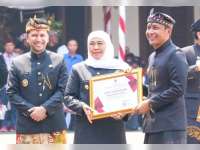 Sabet Penghargaan Pembina Siskamling Terbaik I Jatim, Bupati Setyo Wahono Dorong Penguatan Keamanan Berbasis Masyarakat