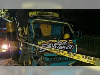 Diduga Pengemudi Kurang Konsentrasi, Truk di Kedungadem, Bojonegoro Tabrak Portal Pembatas Jalan