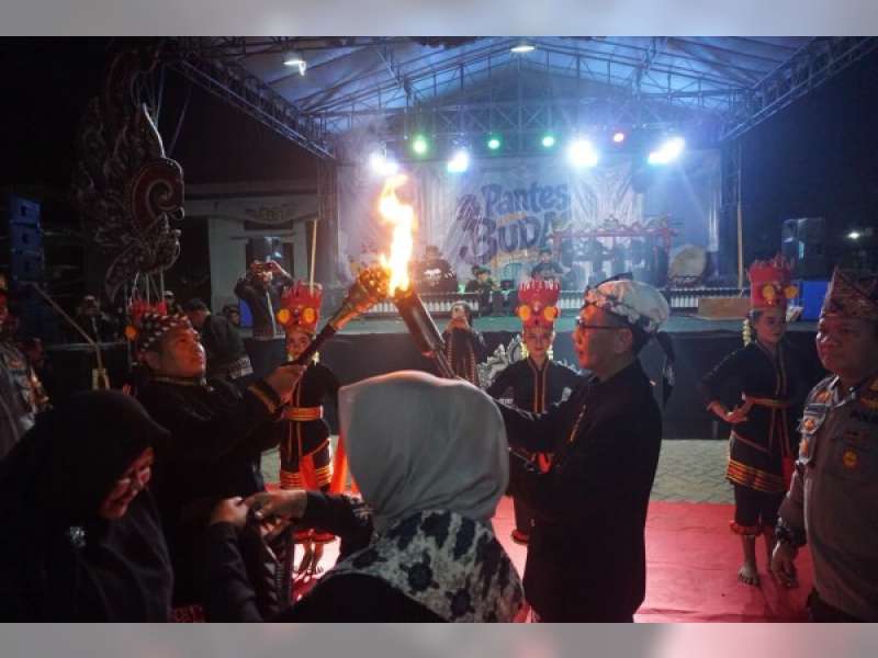 Singgah di Kecamatan Trucuk, Kirab Api Abadi HJB ke-349 Disambut Meriah Warga