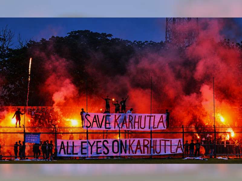 Laga Uji Coba, Suporter Persibo Bojonegoro Suarakan Solidaritas Karhutla di Tengah