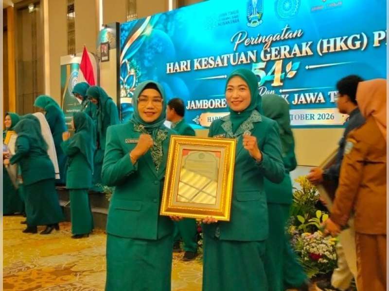 Mengabdi 31 Tahun, Emy Edi Susanto Raih Penghargaan Adhi Bhakti Pratama dari TP PKK Pusat