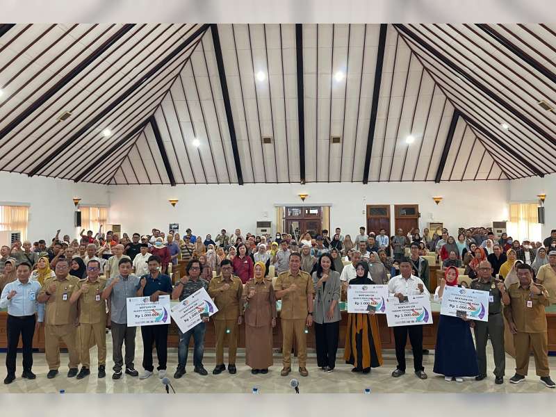 Pemkab Bojonegoro Salurkan CSR PT ADS untuk 161 Pedagang Pasar Kota Lama
