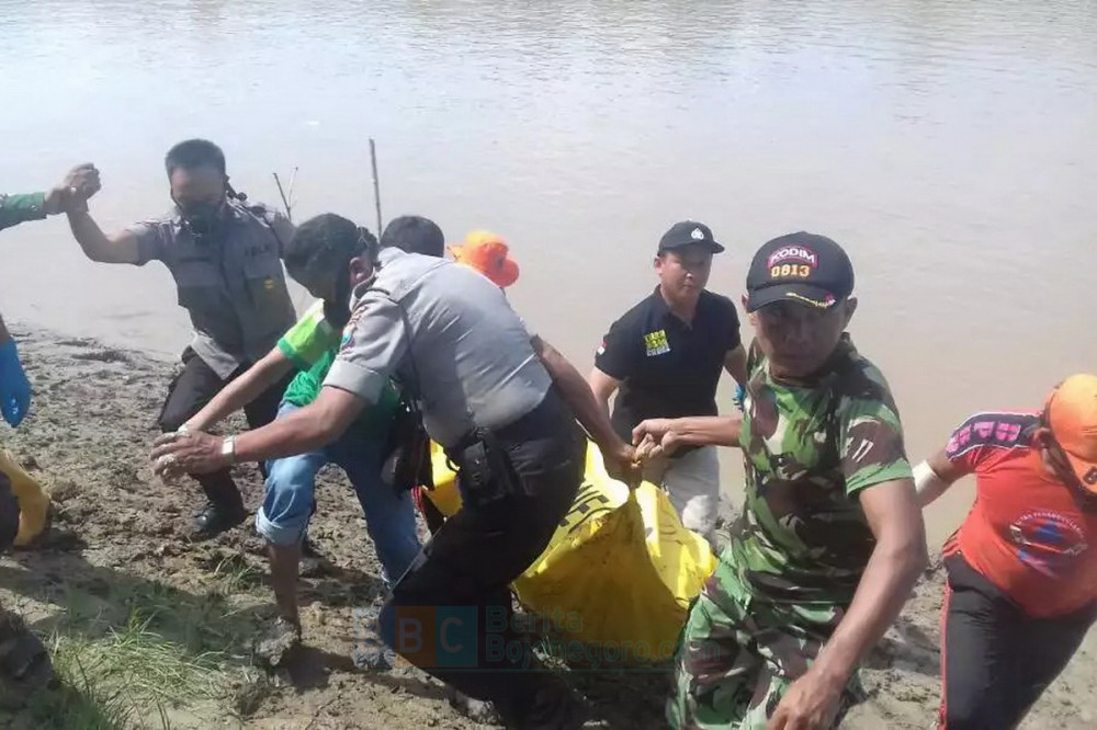 Mayat Tanpa Identitas Ditemukan di Bantaran Sungai 