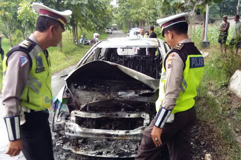  Honda  Jazz  Milik Bidan di Blora Hangus Terbakar  