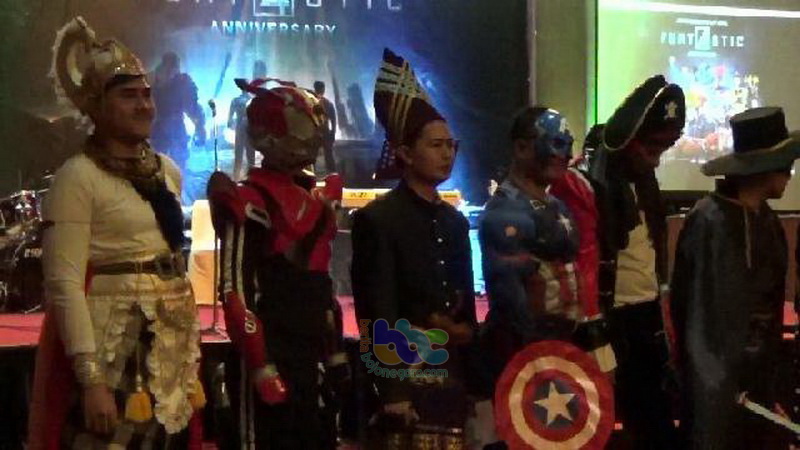 Penampakan Superhero di Ulang Tahun Keempat Hotel Aston 