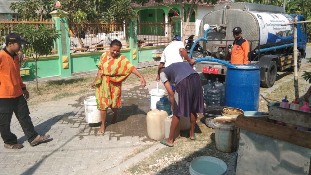 68 Desa Di 19 Kecamatan Di Bojonegoro Krisis Air Bersih Bpbd Droping 928 Tangki Air Bersih 2215