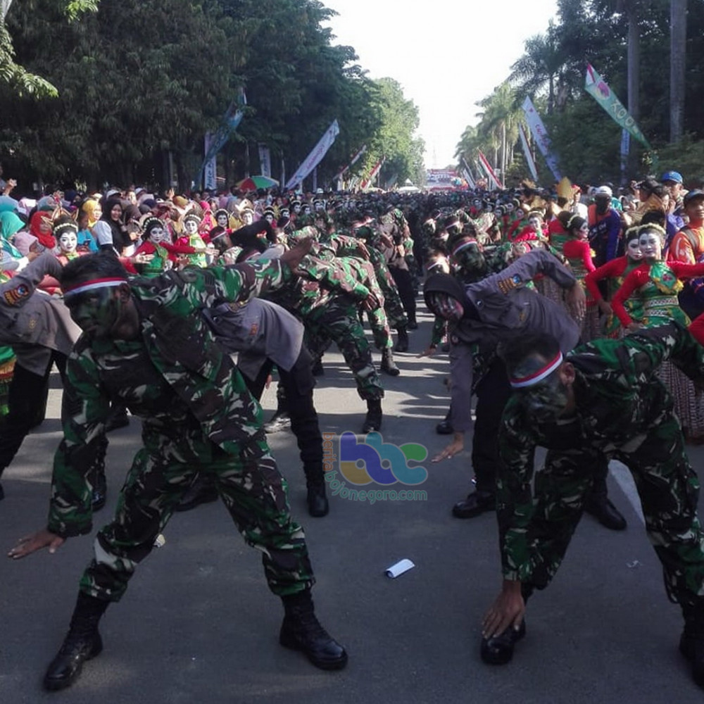 Tari Thengul Kolosal Kolaborasi Anggota Tni Dan Polri Meriahkan