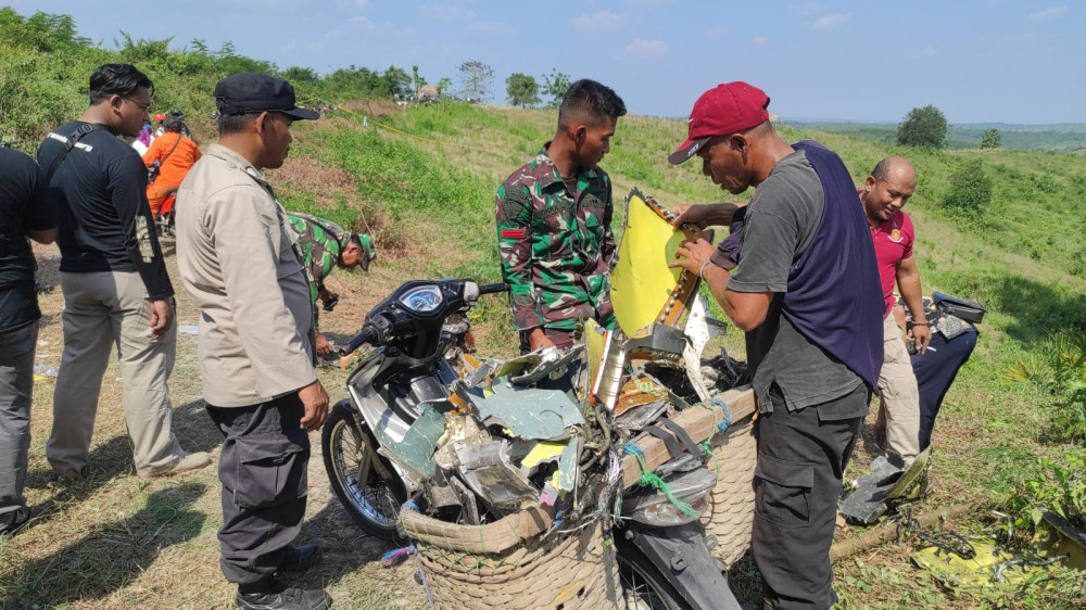 Foto Evakuasi Serpihan Pesawat T-50i Golden Eagle TNI AU Yang Jatuh Di ...